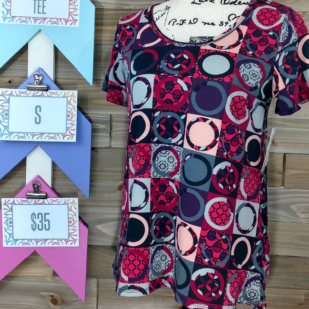 LuLaRoe NWT Small Classic Tee